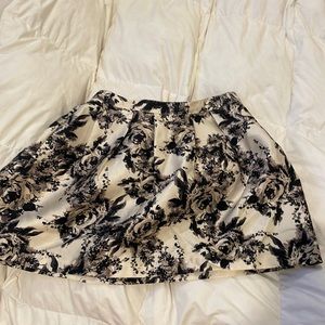 Preloved floral skirt byer California size 13 juniors